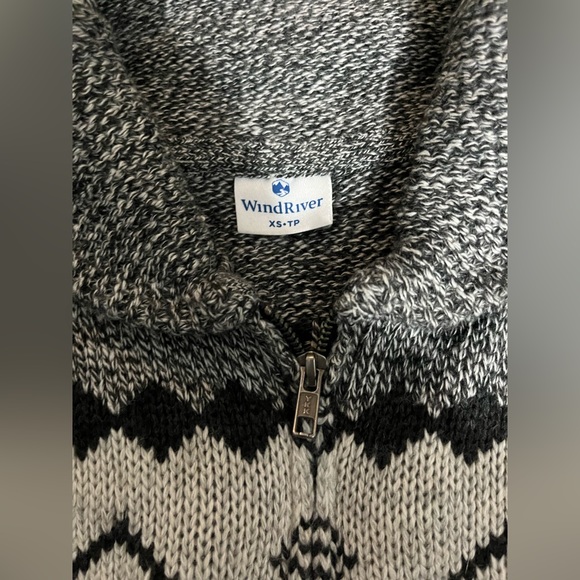 NWOT 🩶🖤Cozy Front Zip Sweater (xs) - Picture 3 of 4